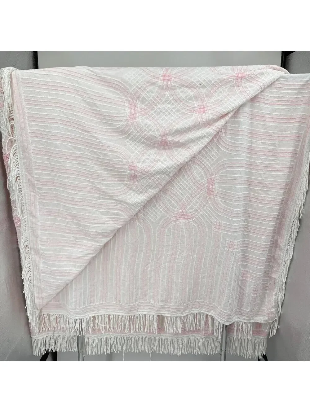 Vintage Pale Pink & White Queen Wedding Ring Coverlet Bedspread